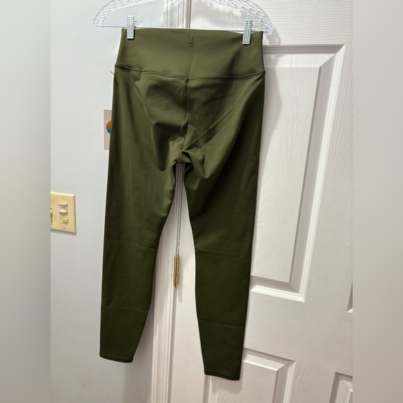NWT Vuori Chilled Out Leggings In Olive Size Medium - Picture 3 of 5